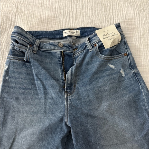 Abercrombie & Fitch Light Blue Skinny Jeans - Picture 2 of 5